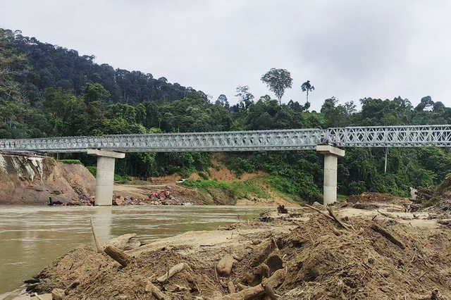 Ponte de aço de 106 metros na Malásia